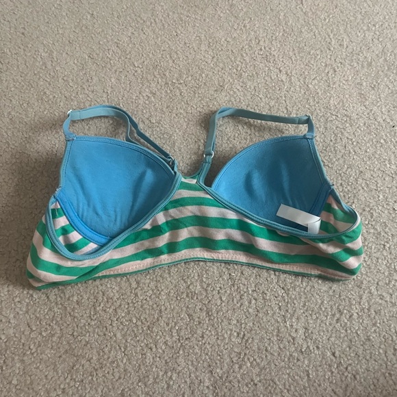 Clasp in the front striped bra - Picture 2 of 4